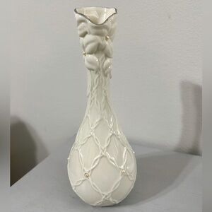 Lenox Cherish Florentine and Pearl Bud Vase.